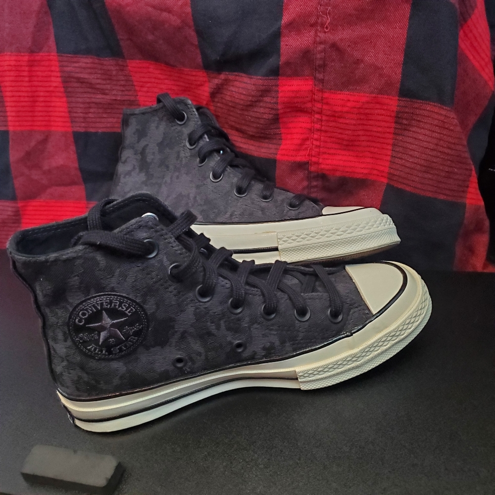 Converse Chuck Taylor High-Tops in black camo